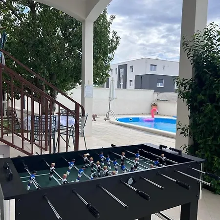 Hacienda Mia With Pool,Bbq,Free Parking Ferienhaus Zadar
