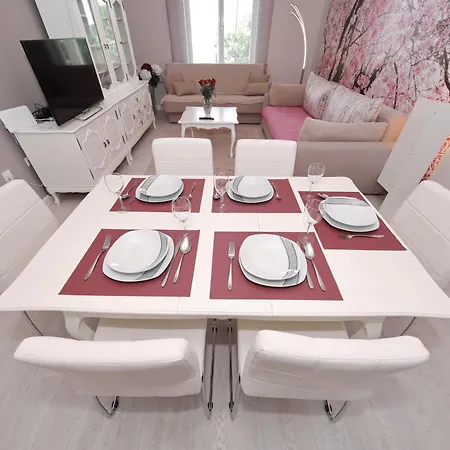 펜션 Hacienda Mia With Private Pool,bbq,parking 자다르