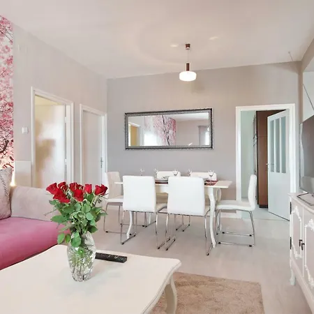 펜션 Hacienda Mia With Private Pool,bbq,parking *