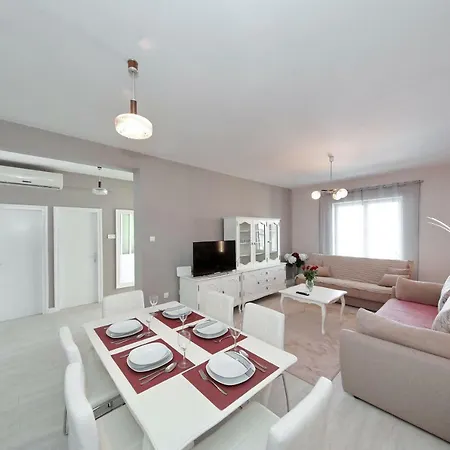 Hacienda Mia With Pool,bbq,free Parking * Ζαντάρ