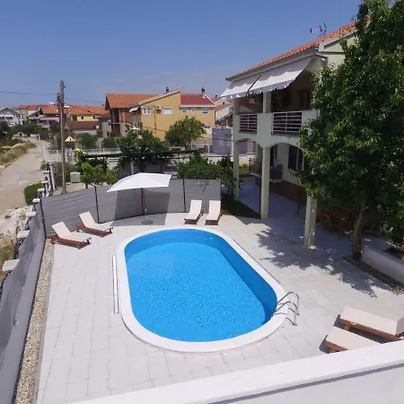 Tatil Evi Hacienda Mia With Pool,bbq,free Parking Zadar