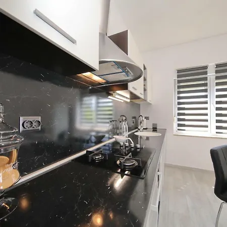 Hacienda Mia With Pool,bbq,free Parking * Zara