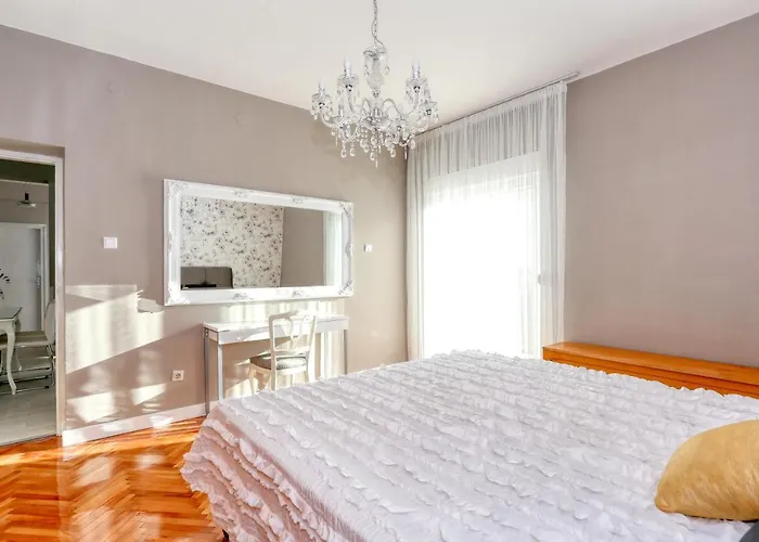 別荘 Hacienda Mia With Pool,bbq,free Parking ザダル